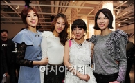 [포토]나인뮤지스 '서인영 디자이너 데뷔, 축하해요'