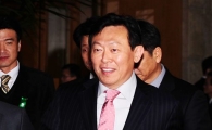 [포토] 회의 참석하는 신동빈 회장