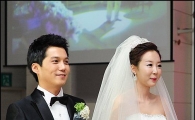 [포토]영턱스클럽 박성현-레이싱걸 이수진 '결혼, 꼭 잡은 손'