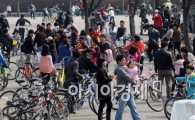 [포토]포근한 날씨 북적이는 공원