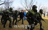 [포토] 경계근무서는 특수대원들