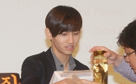[포토]최강창민 '선물이 너무 많아요'