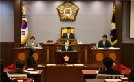 신연희 강남구청장, 강남구의회 임시회 참석 