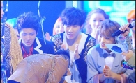 [포토]빅뱅 태양 90도 인사에, 후배 인피니트 '급당황'