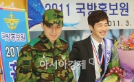 [포토]김재원-이동욱, 웃는 자와 고민하는 자(?)