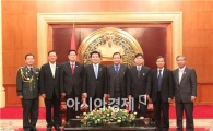원유철 국방위원장, 인도 국방국무장관 만나 군사교류 강화 합의