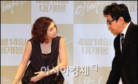 [포토]'개념녀' 최정윤 '임하룡 선배님, 상석으로'