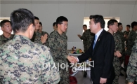 원유철 국방위원장, UAE 아크부대 방문..장병 격려