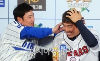 [포토]진갑용 '현수야, 신경 좀 쓰고 다녀야지'