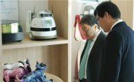 김준기 회장 “이제는 로봇이야”