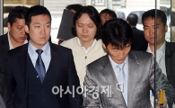 [포토]법원 출두하는 신정환