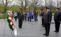 윤증현, 워싱턴 한국전 참전기념비 헌화 
