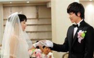'웃어라' 지창욱-오지은, 마침내 결혼 골인..웨딩사진 '눈길'