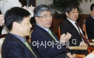[포토]대화 나누는 김중수 총재