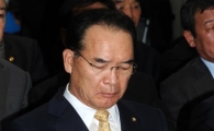 [포토]고개숙인 배영식 의원