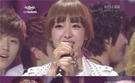 에프엑스, 데뷔 2년 만에 생애 첫 1위 수상 '눈물펑펑'
