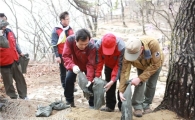 강북구, 북한산 등산로 흙나르기 행사 가져
