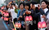 [포토]연등행렬 즐기는 시민들