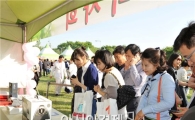 아시아나항공, 소외계층돕기 바자회 열어