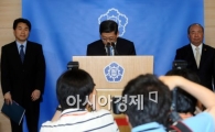 [포토]인사하는 김황식 총리
