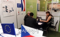 [포토]태양광 셀 상담받는 한국기업