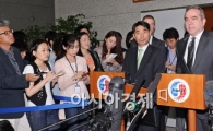 [포토]캠벨에게 몰린 관심