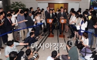 [포토]기자회견하는 김재신-커트 캠벨 차관보