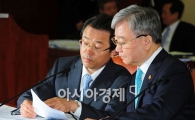 [포토] 저축은행 관련 이야기 하시나?