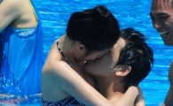 [포토] '수영장안에서 찐한 키스의 시간을~'