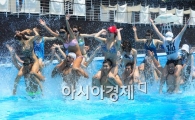 [포토] 워커힐, 수영장 오픈 기념 이벤트