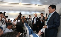 [일문일답]A380 기내서 마이크 잡은 조양호 회장