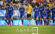 [포토] 4-1 대승 거둔 수원 '오늘은 팬들 앞에 당당할 수 있어'