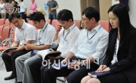 [포토]굳은표정의 검사들