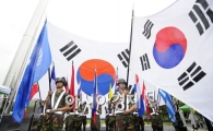 [포토]6.25 앞두고 설치된 대형태극기