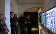 삼성 스마트TV, 핀란드 '코리안 디자인展'을 비추다