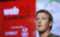 반토막난 페이스북 주가, 커지는 저커버그 책임론