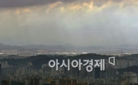 [포토] 한쪽에선 비오고, 한쪽에서 햇살 비취고