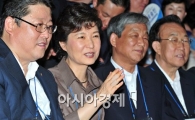 [포토] 의견 나누는 박근혜 전 대표