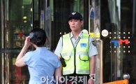 [포토] 돌아서는 고객들
