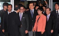 [포토] 김황식 총리 '유치단 모두 수고 많았습니다'