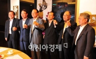 [포토] 지상파 방송 사장 손 잡은 최시중 위원장