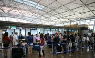 [르포]인천공항 해외여행객 붐빈다..불황 '무풍지대'