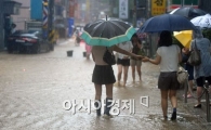 [포토] '손 꼭 잡고, 조심스럽게'