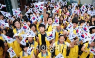 [포토] 거리 가득 매운 태극기