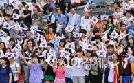 [포토] 거리 가득 매운 태극기