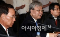 [포토]모두발언하는 김석동 위원장