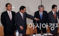 [포토]대화 나누는 금융 수장들