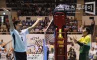 [포토] 김세진의 여유로움, 신진식의 다급함
