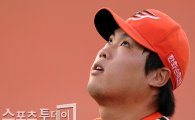 류현진, 조성환에게 시즌 1호 홈런 허용…생애 두 번째 불운 