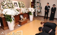 [포토] 고 최동원 감독 빈소 '이어지는 조문 행렬'